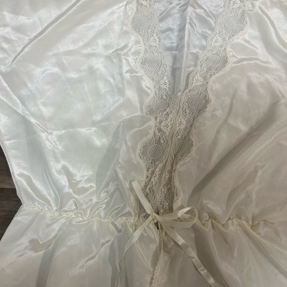 💗Coquette White Lace Satin Cardigan - Picture 2 of 4